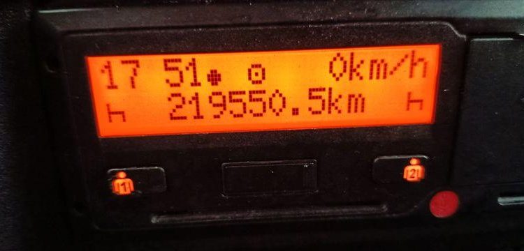 IVECO DAILY 136 72C14G AVEC HAYON DHOLLANDIA – GAZ – 219550 KMS – ANNEE 2018 BLANC EV-355-GM