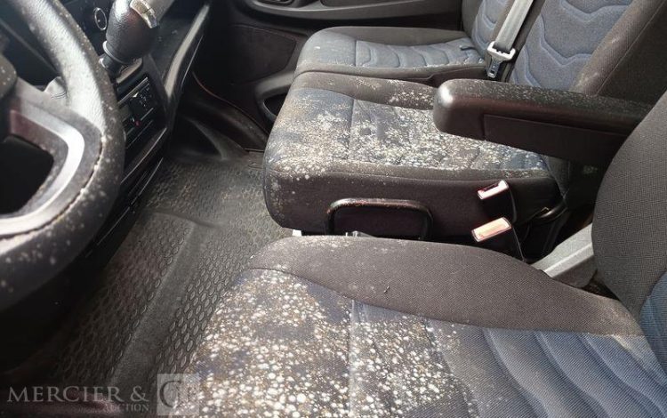 IVECO DAILY 136 72C14G AVEC HAYON DHOLLANDIA – GAZ – 219550 KMS – ANNEE 2018 BLANC EV-355-GM