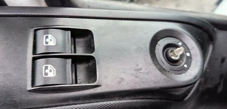 IVECO DAILY 136 72C14G AVEC HAYON DHOLLANDIA – GAZ – 219550 KMS – ANNEE 2018 BLANC EV-355-GM