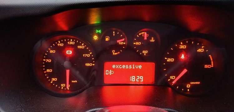 IVECO DAILY 136 72C14G AVEC HAYON DHOLLANDIA – GAZ – 219550 KMS – ANNEE 2018 BLANC EV-355-GM