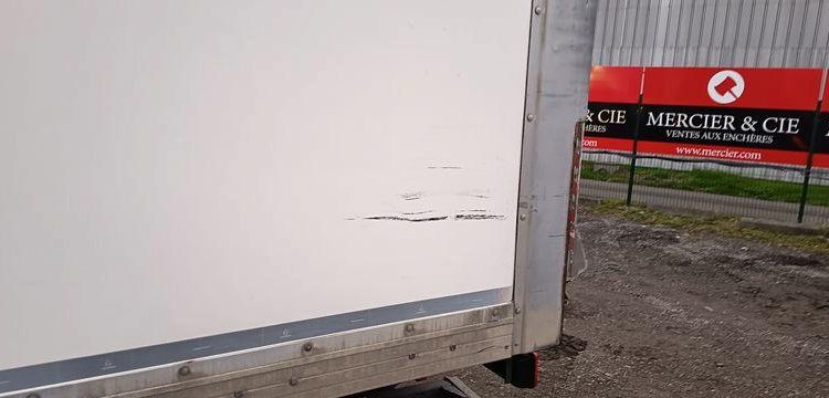 IVECO DAILY 136 72C14G AVEC HAYON DHOLLANDIA – GAZ – 219550 KMS – ANNEE 2018 BLANC EV-355-GM