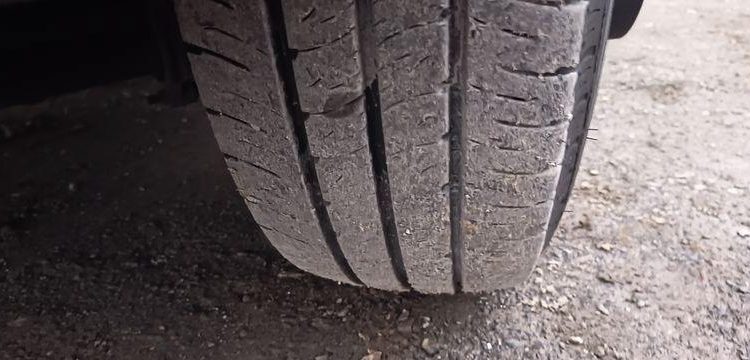 IVECO DAILY 136 72C14G AVEC HAYON DHOLLANDIA – GAZ – 219550 KMS – ANNEE 2018 BLANC EV-355-GM