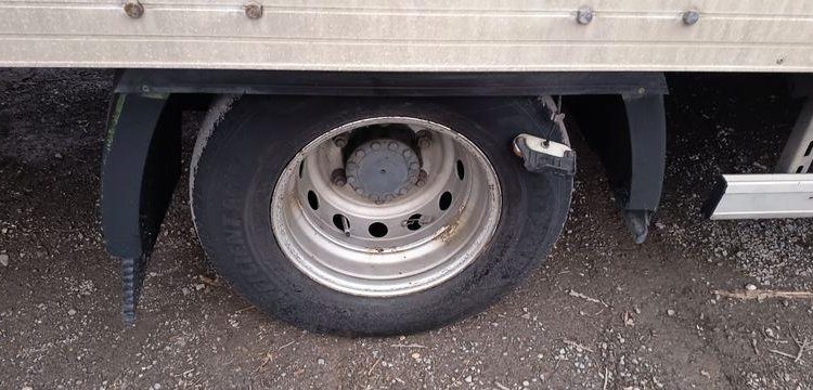 IVECO DAILY 136 72C14G AVEC HAYON DHOLLANDIA – GAZ – 219550 KMS – ANNEE 2018 BLANC EV-355-GM