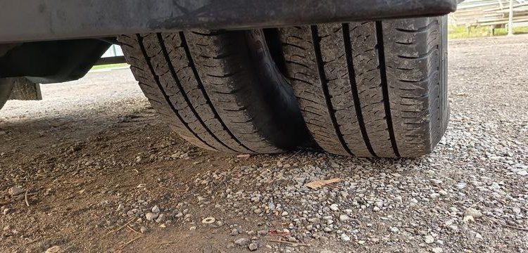 IVECO DAILY 136 72C14G AVEC HAYON DHOLLANDIA – GAZ BLANC EV-438-GL