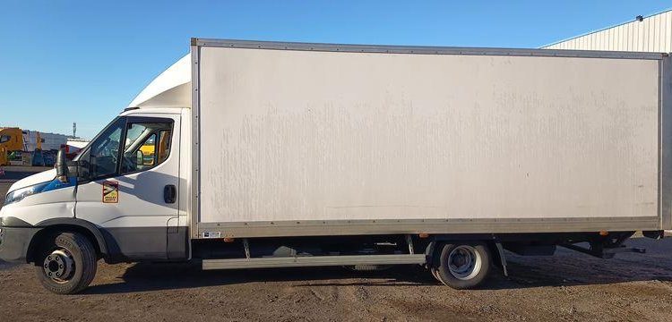 IVECO DAILY 136 72C14G AVEC HAYON DHOLLANDIA – GAZ – 181735 KMS – ANNEE 2018 BLANC EX-243-KV