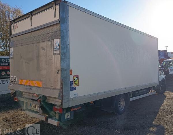 IVECO DAILY 136 72C14G AVEC HAYON DHOLLANDIA – GAZ – 181735 KMS – ANNEE 2018 BLANC EX-243-KV