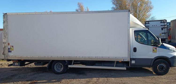 IVECO DAILY 136 72C14G AVEC HAYON DHOLLANDIA – GAZ – 181735 KMS – ANNEE 2018 BLANC EX-243-KV