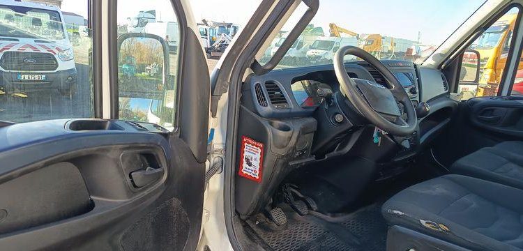 IVECO DAILY 136 72C14G AVEC HAYON DHOLLANDIA – GAZ – 181735 KMS – ANNEE 2018 BLANC EX-243-KV