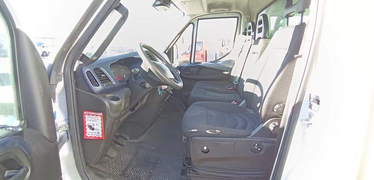 IVECO DAILY 136 72C14G AVEC HAYON DHOLLANDIA – GAZ – 181735 KMS – ANNEE 2018 BLANC EX-243-KV