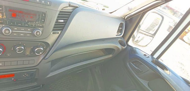 IVECO DAILY 136 72C14G AVEC HAYON DHOLLANDIA – GAZ – 181735 KMS – ANNEE 2018 BLANC EX-243-KV