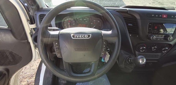 IVECO DAILY 136 72C14G AVEC HAYON DHOLLANDIA – GAZ – 181735 KMS – ANNEE 2018 BLANC EX-243-KV