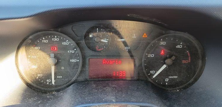 IVECO DAILY 136 72C14G AVEC HAYON DHOLLANDIA – GAZ – 181735 KMS – ANNEE 2018 BLANC EX-243-KV