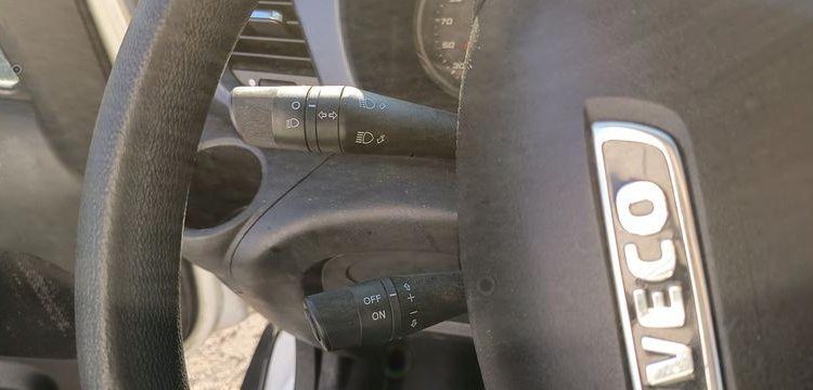 IVECO DAILY 136 72C14G AVEC HAYON DHOLLANDIA – GAZ – 181735 KMS – ANNEE 2018 BLANC EX-243-KV