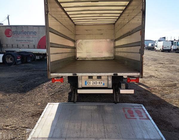 IVECO DAILY 136 72C14G AVEC HAYON DHOLLANDIA – GAZ – 181735 KMS – ANNEE 2018 BLANC EX-243-KV