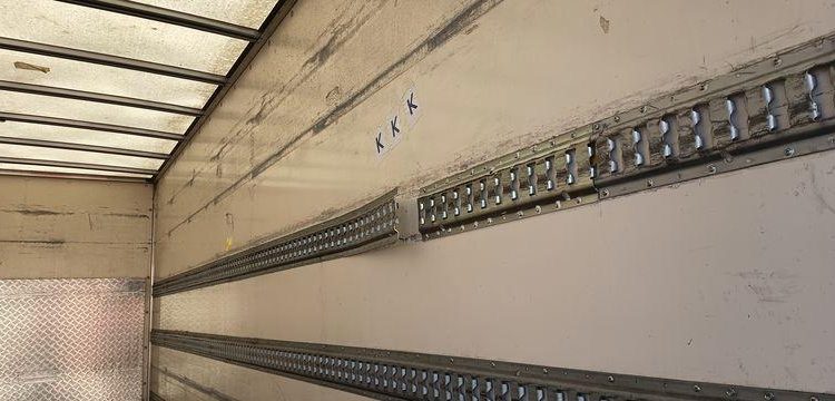 IVECO DAILY 136 72C14G AVEC HAYON DHOLLANDIA – GAZ – 181735 KMS – ANNEE 2018 BLANC EX-243-KV