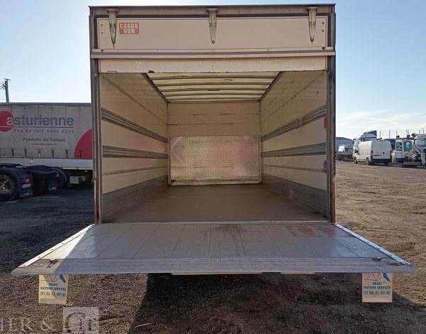 IVECO DAILY 136 72C14G AVEC HAYON DHOLLANDIA – GAZ – 181735 KMS – ANNEE 2018 BLANC EX-243-KV