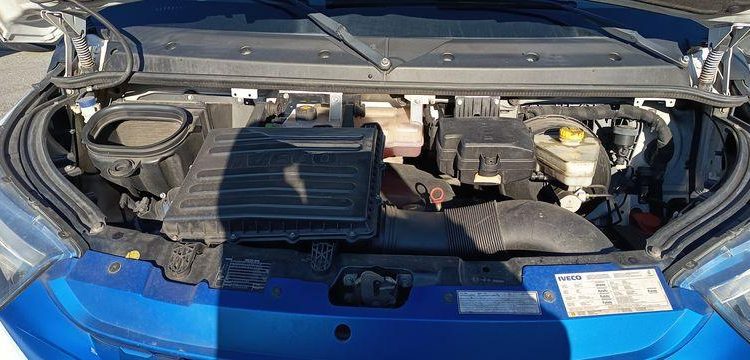 IVECO DAILY 136 72C14G AVEC HAYON DHOLLANDIA – GAZ – 181735 KMS – ANNEE 2018 BLANC EX-243-KV