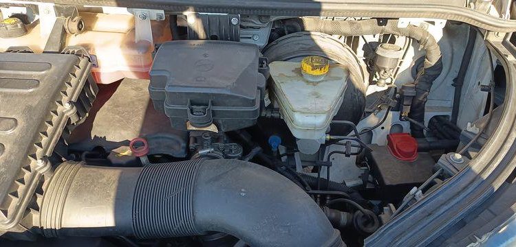 IVECO DAILY 136 72C14G AVEC HAYON DHOLLANDIA – GAZ – 181735 KMS – ANNEE 2018 BLANC EX-243-KV