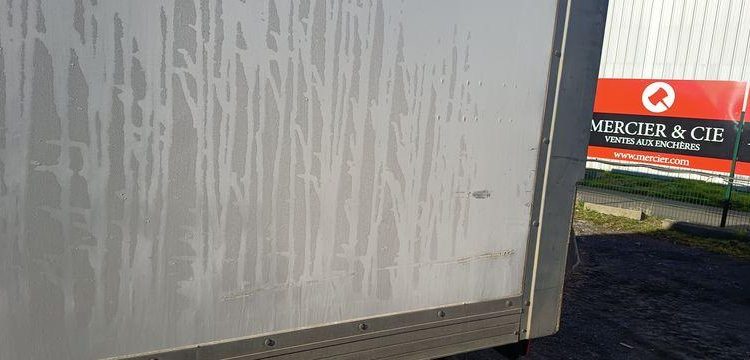 IVECO DAILY 136 72C14G AVEC HAYON DHOLLANDIA – GAZ – 181735 KMS – ANNEE 2018 BLANC EX-243-KV