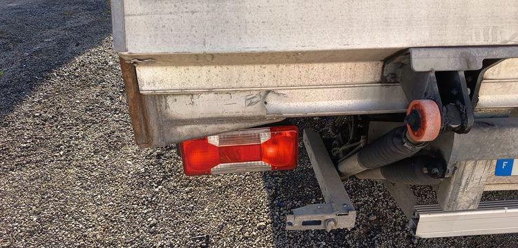 IVECO DAILY 136 72C14G AVEC HAYON DHOLLANDIA – GAZ – 181735 KMS – ANNEE 2018 BLANC EX-243-KV