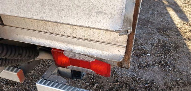 IVECO DAILY 136 72C14G AVEC HAYON DHOLLANDIA – GAZ – 181735 KMS – ANNEE 2018 BLANC EX-243-KV