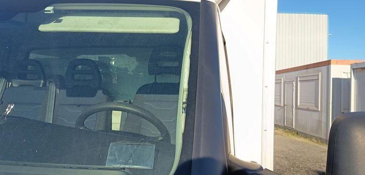 IVECO DAILY 136 72C14G AVEC HAYON DHOLLANDIA – GAZ – 181735 KMS – ANNEE 2018 BLANC EX-243-KV