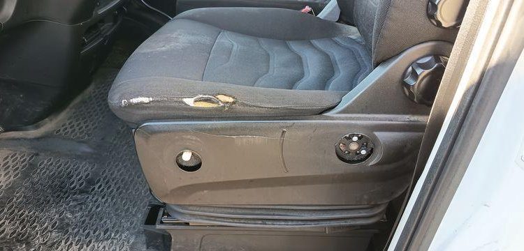 IVECO DAILY 136 72C14G AVEC HAYON DHOLLANDIA – GAZ – 181735 KMS – ANNEE 2018 BLANC EX-243-KV