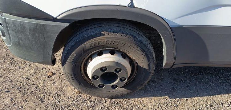 IVECO DAILY 136 72C14G AVEC HAYON DHOLLANDIA – GAZ – 181735 KMS – ANNEE 2018 BLANC EX-243-KV