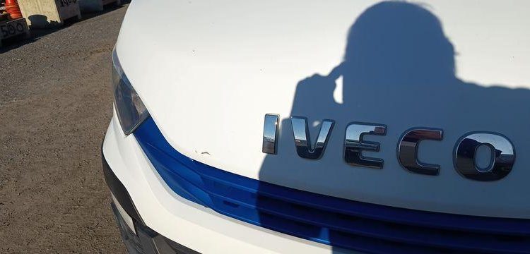 IVECO DAILY 136 72C14G AVEC HAYON DHOLLANDIA – GAZ – 181735 KMS – ANNEE 2018 BLANC EX-243-KV