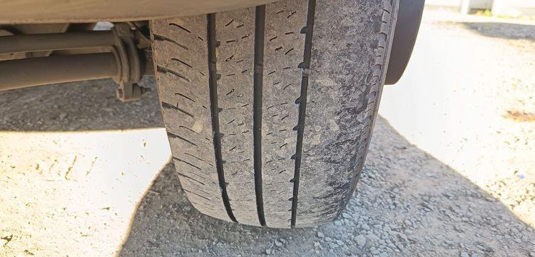 IVECO DAILY 136 72C14G AVEC HAYON DHOLLANDIA – GAZ – 181735 KMS – ANNEE 2018 BLANC EX-243-KV