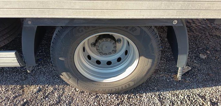 IVECO DAILY 136 72C14G AVEC HAYON DHOLLANDIA – GAZ – 181735 KMS – ANNEE 2018 BLANC EX-243-KV