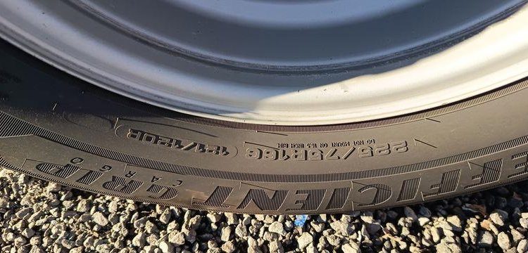 IVECO DAILY 136 72C14G AVEC HAYON DHOLLANDIA – GAZ – 181735 KMS – ANNEE 2018 BLANC EX-243-KV