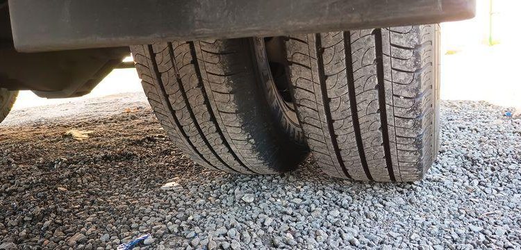 IVECO DAILY 136 72C14G AVEC HAYON DHOLLANDIA – GAZ – 181735 KMS – ANNEE 2018 BLANC EX-243-KV