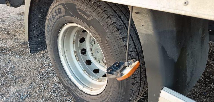 IVECO DAILY 136 72C14G AVEC HAYON DHOLLANDIA – GAZ – 181735 KMS – ANNEE 2018 BLANC EX-243-KV