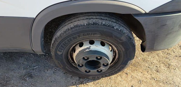 IVECO DAILY 136 72C14G AVEC HAYON DHOLLANDIA – GAZ – 181735 KMS – ANNEE 2018 BLANC EX-243-KV