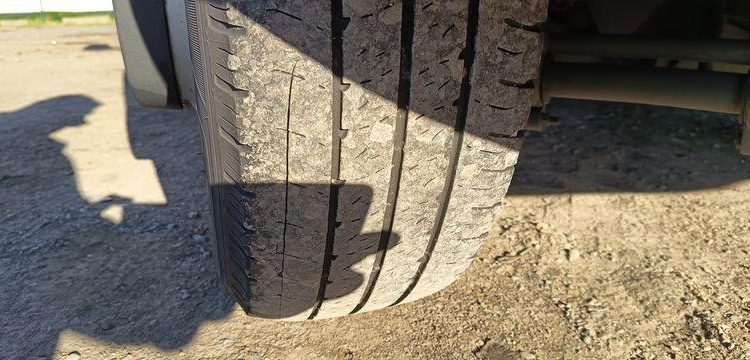 IVECO DAILY 136 72C14G AVEC HAYON DHOLLANDIA – GAZ – 181735 KMS – ANNEE 2018 BLANC EX-243-KV