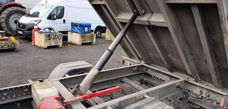 IVECO CAMION BENNE SIMPLE – CABINE COFFRE  EX-296-QD
