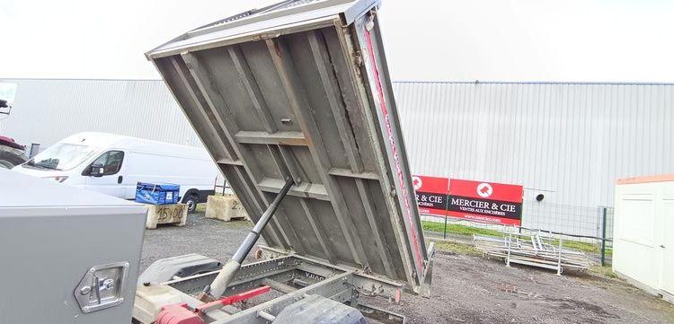 IVECO CAMION BENNE SIMPLE – CABINE COFFRE  EX-296-QD