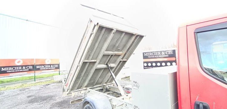 IVECO CAMION BENNE SIMPLE – CABINE COFFRE  EX-296-QD