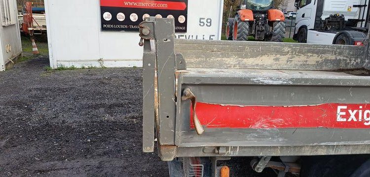 IVECO CAMION BENNE SIMPLE – CABINE COFFRE  EX-296-QD