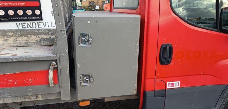 IVECO CAMION BENNE SIMPLE – CABINE COFFRE  EX-296-QD