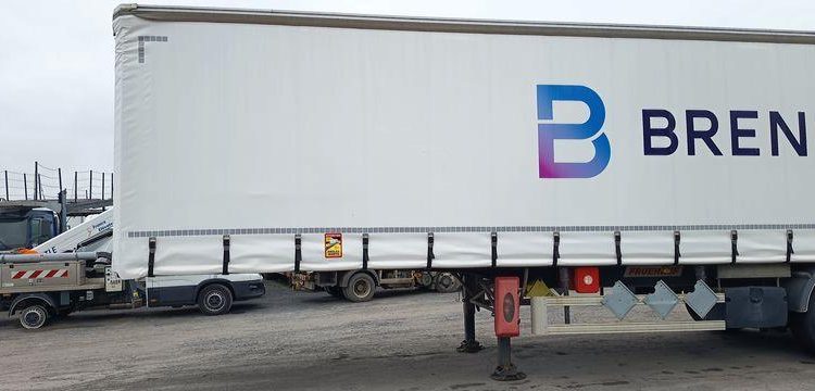 FRUEHAUF SEMI REMORQUE 3 ESSIEUX AVEC HAYON DHOLLANDIA – PTAC : 38 TONNES – ANNEE 2018  EX-396-CP