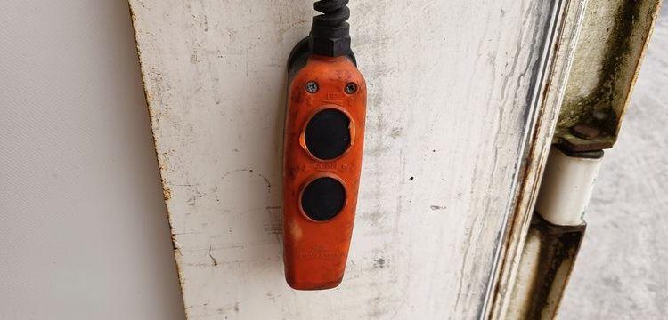 FRUEHAUF SEMI REMORQUE 3 ESSIEUX AVEC HAYON DHOLLANDIA – PTAC : 38 TONNES – ANNEE 2018  EX-396-CP