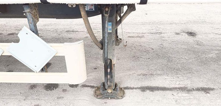 FRUEHAUF SEMI REMORQUE 3 ESSIEUX AVEC HAYON DHOLLANDIA – PTAC : 38 TONNES – ANNEE 2018  EX-396-CP