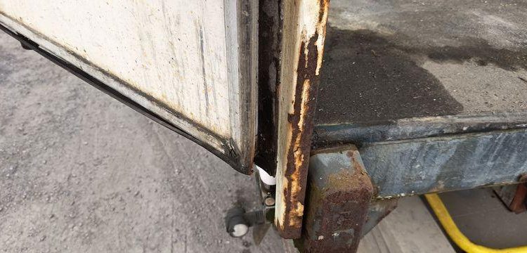 FRUEHAUF SEMI REMORQUE 3 ESSIEUX AVEC HAYON DHOLLANDIA – PTAC : 38 TONNES – ANNEE 2018  EX-396-CP