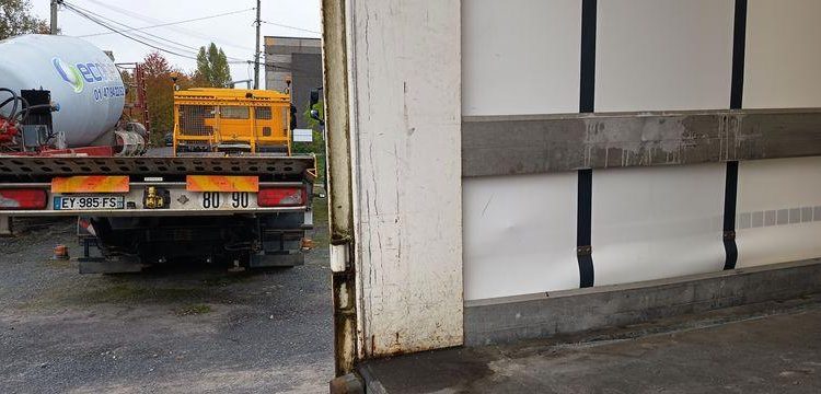 FRUEHAUF SEMI REMORQUE 3 ESSIEUX AVEC HAYON DHOLLANDIA – PTAC : 38 TONNES – ANNEE 2018  EX-396-CP