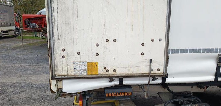 FRUEHAUF SEMI REMORQUE 3 ESSIEUX AVEC HAYON DHOLLANDIA – PTAC : 38 TONNES – ANNEE 2018  EX-396-CP