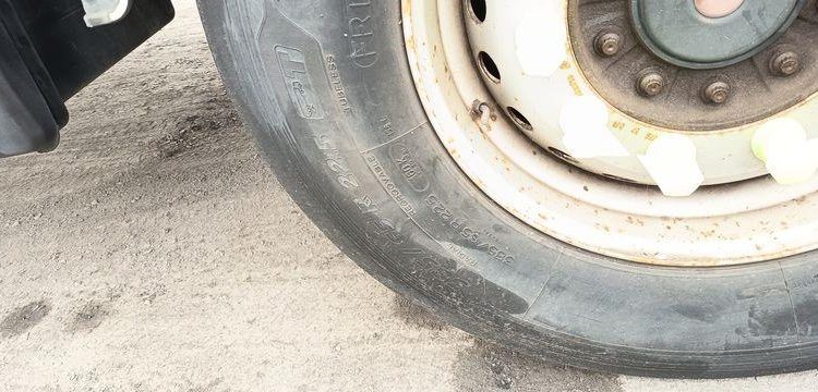 FRUEHAUF SEMI REMORQUE 3 ESSIEUX AVEC HAYON DHOLLANDIA – PTAC : 38 TONNES – ANNEE 2018  EX-396-CP