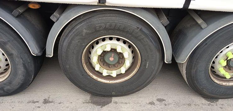 FRUEHAUF SEMI REMORQUE 3 ESSIEUX AVEC HAYON DHOLLANDIA – PTAC : 38 TONNES – ANNEE 2018  EX-396-CP