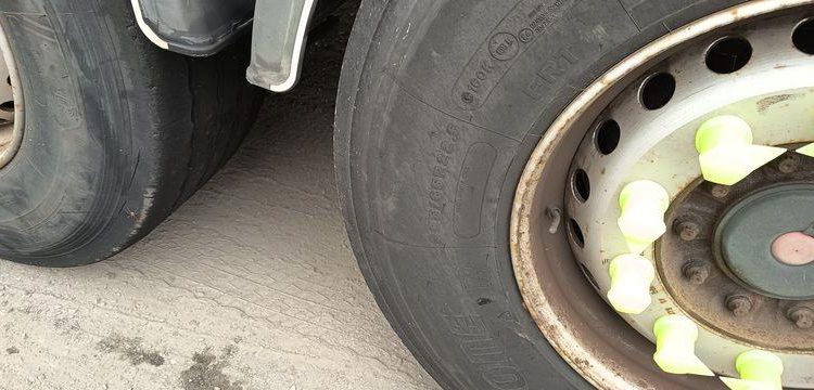 FRUEHAUF SEMI REMORQUE 3 ESSIEUX AVEC HAYON DHOLLANDIA – PTAC : 38 TONNES – ANNEE 2018  EX-396-CP